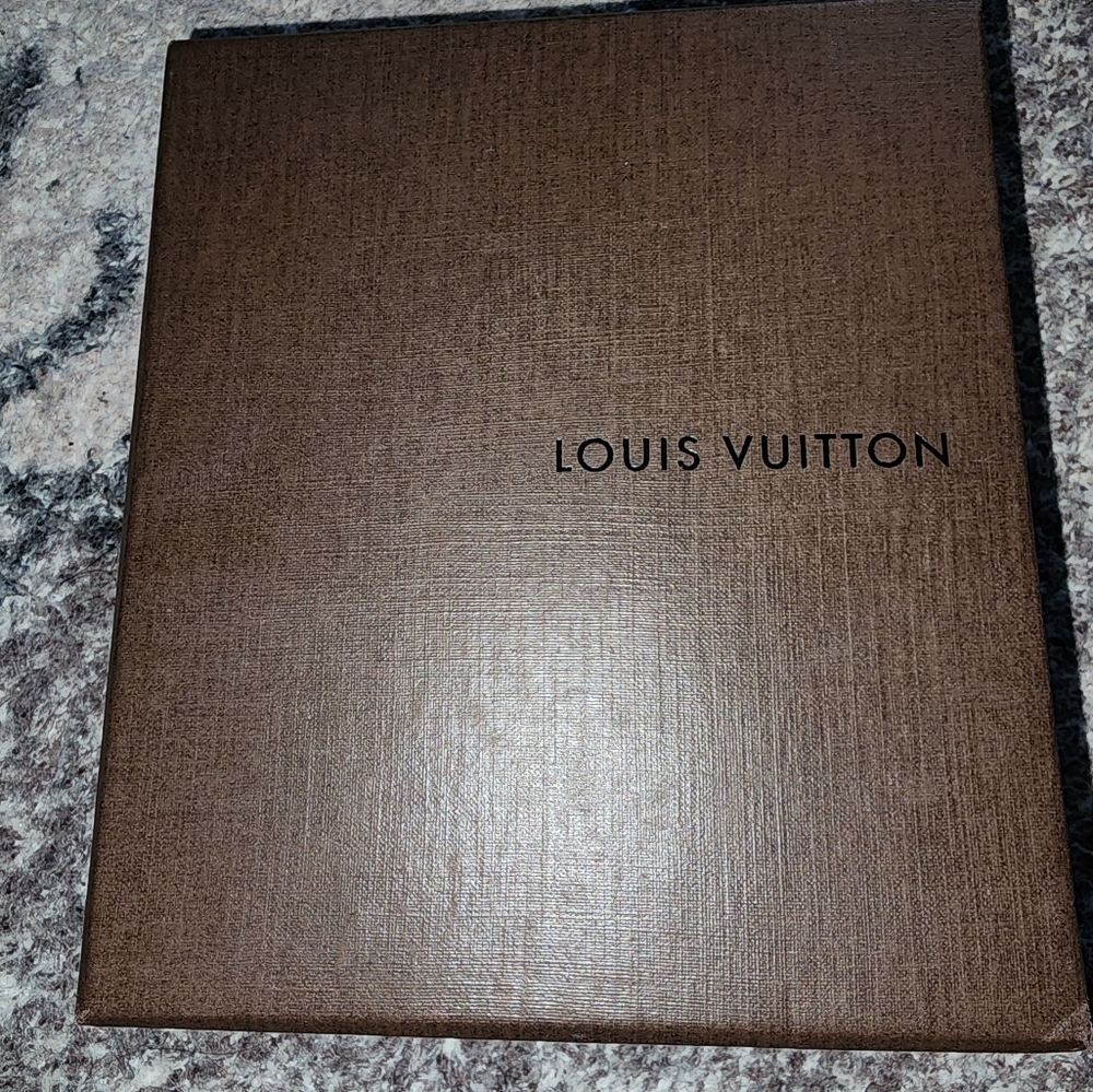 LV WALLET BOX